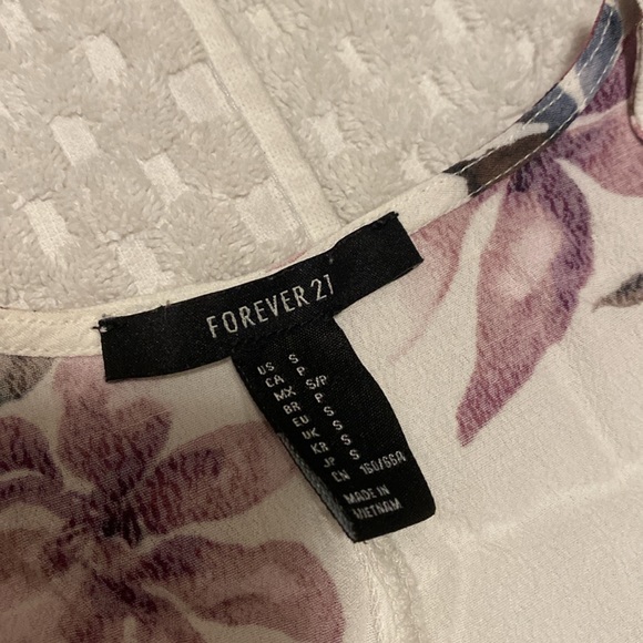 Forever 21 floral romper - Picture 3 of 3